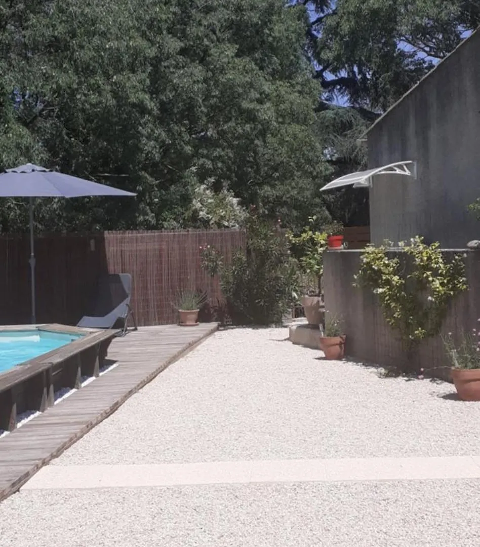 Guest house Location Saisonniere Avec Piscine Et Terrasse Au Pied Du Luberon Hotel Lauris France