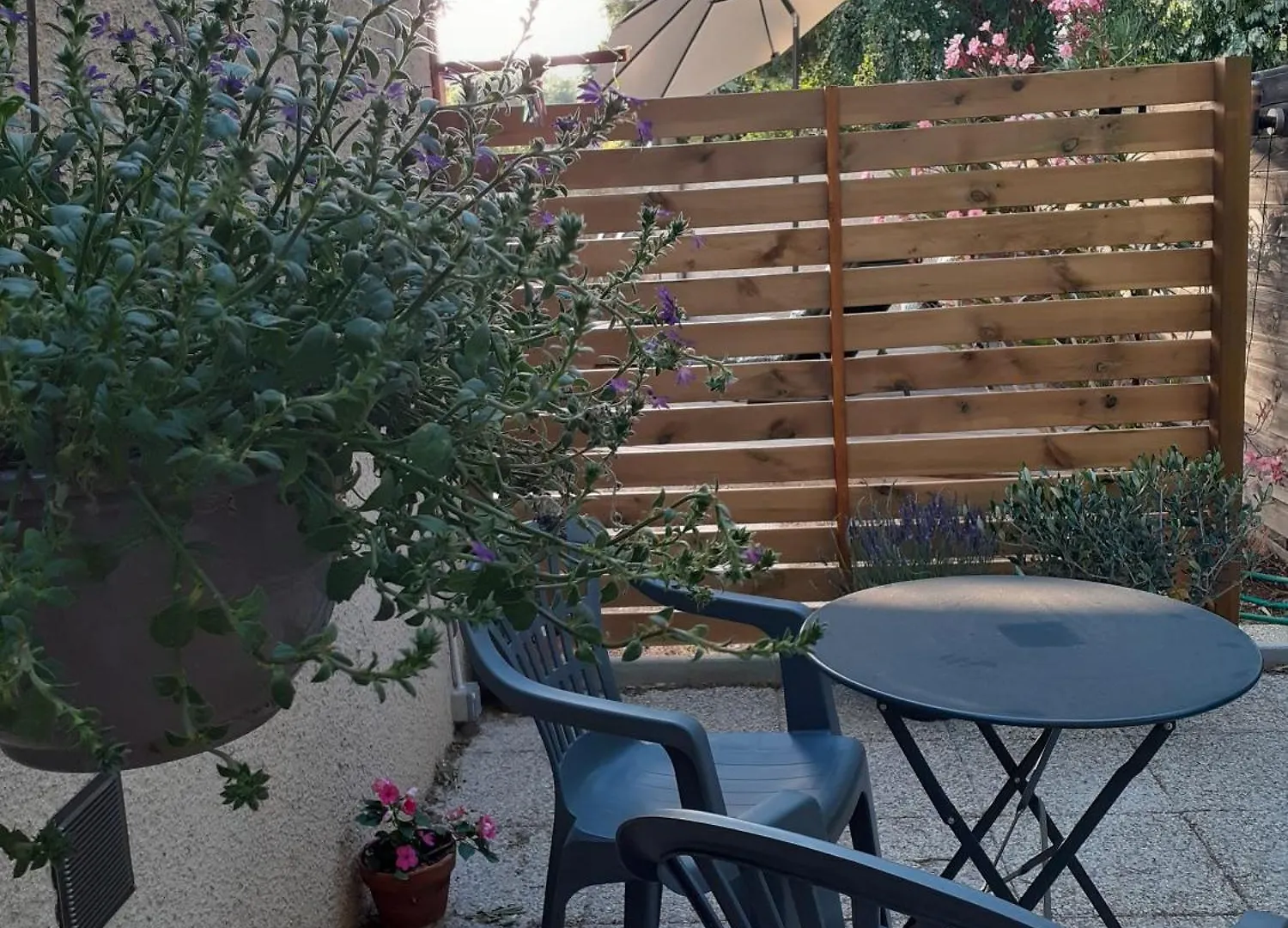 Guest house Location Saisonniere Avec Piscine Et Terrasse Au Pied Du Luberon Hotel Lauris