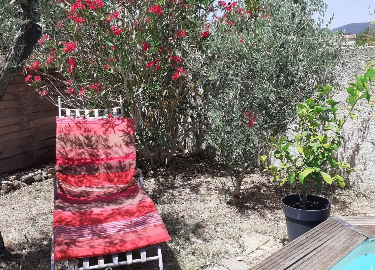 Location Saisonniere Avec Piscine Et Terrasse Au Pied Du Luberon Hotel Lauris France